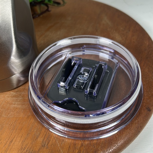 University of Michigan Stainless Steel 24oz Tumbler M logo Slide Close Lid NEW - Picture 9 of 14